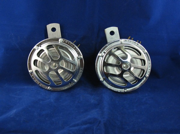 voxbell horns. pair.hi & lo tone 12v..92.5mm bezel diameter72.5 body diameter.