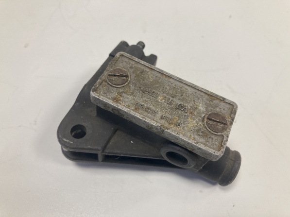 Master cylinder front, 125. Used condition