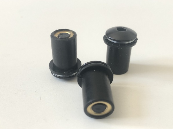 1xRubber well Nut with M5 Thread '' No Bolt'' Frame Fixing Fits Monsters  and  SS Models