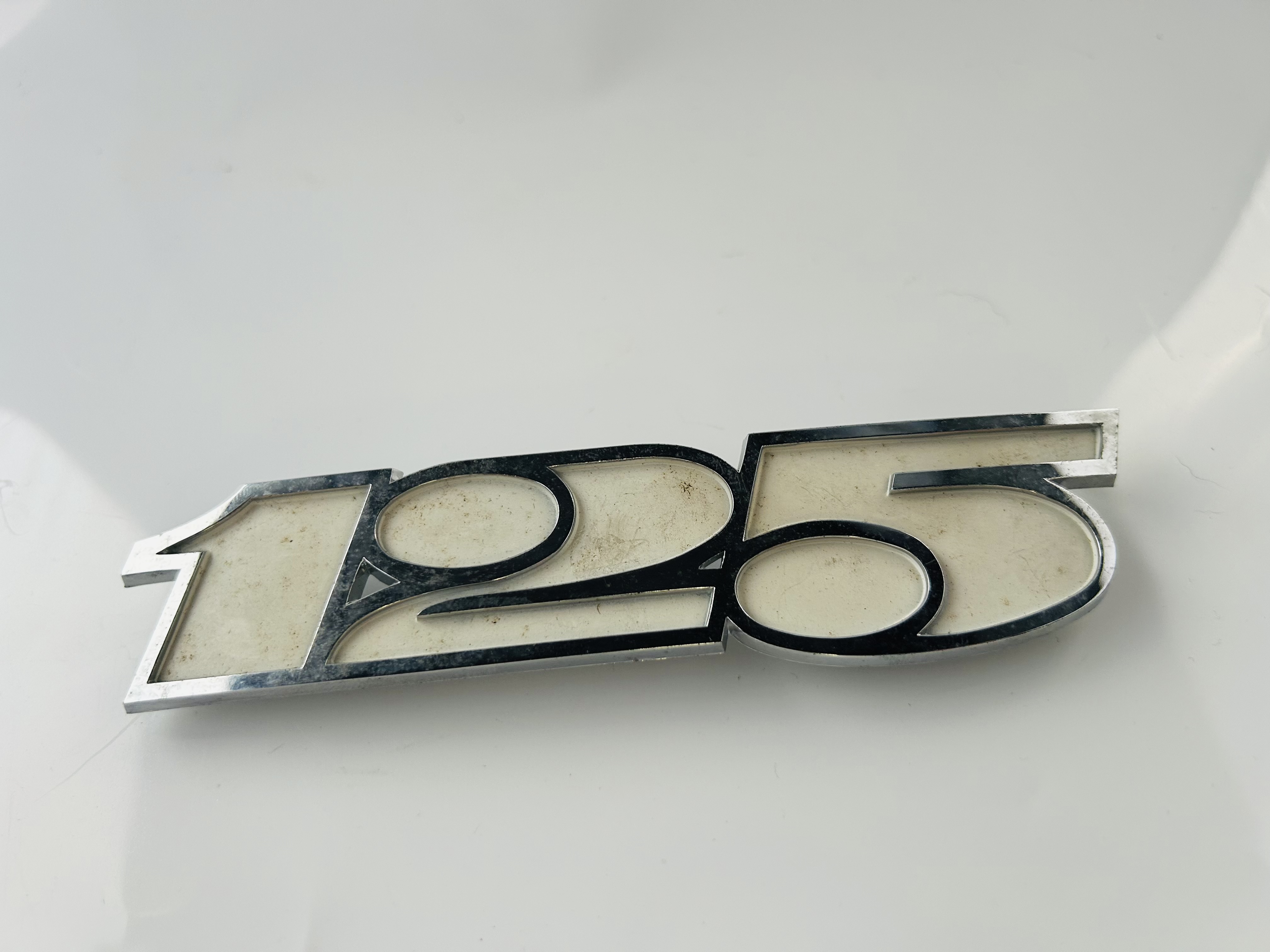 Morini 125, Side Panel Badge, White & Chrome