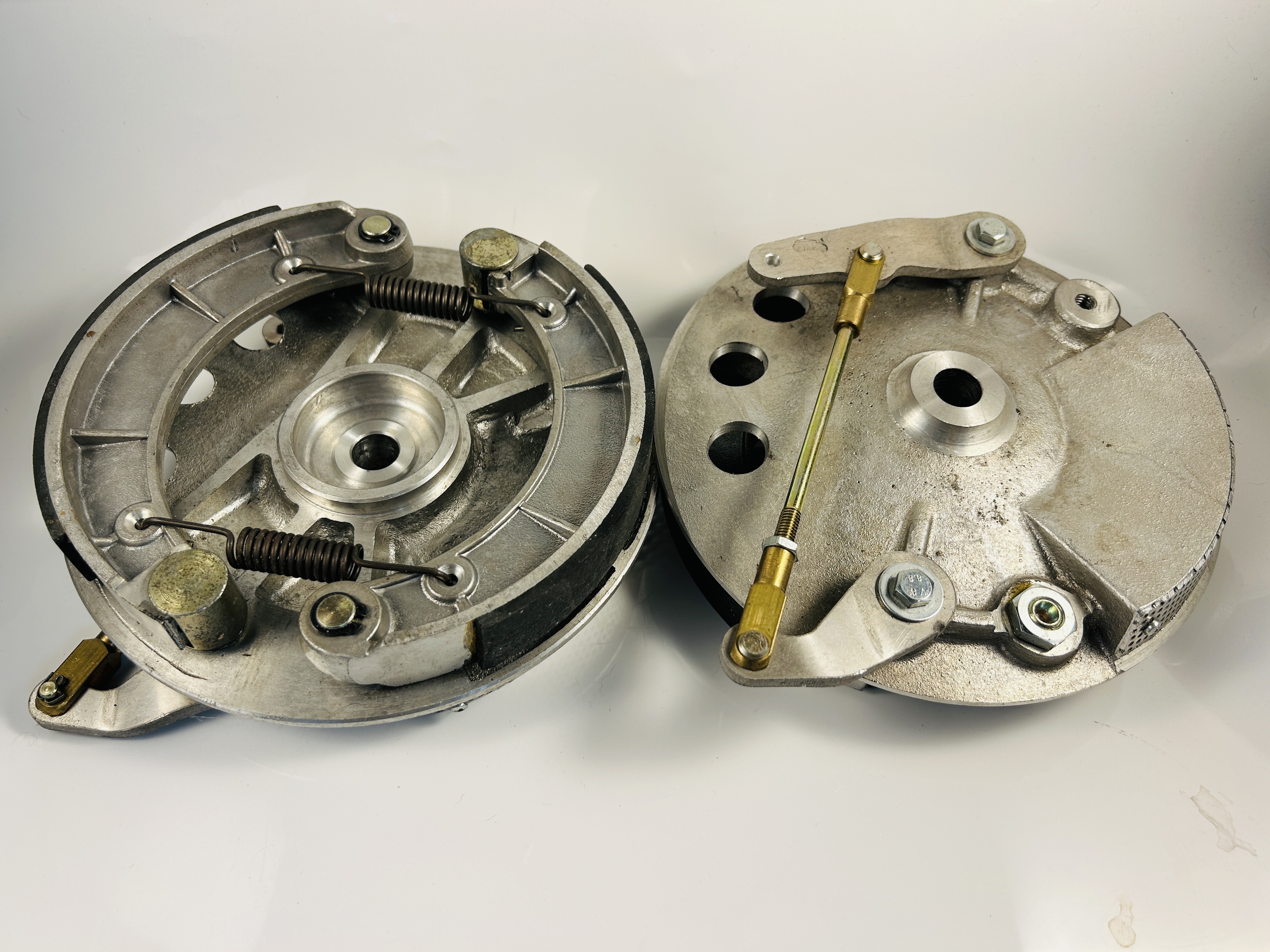 pair of plates to modify grimeca brake Ø180 ( amadori type )